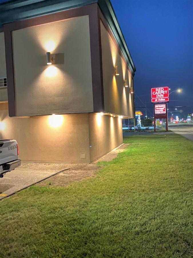 Red Carpet Inn & Suites YYC Exterior foto